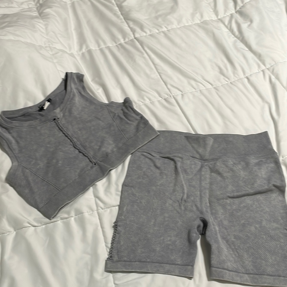 Grey workout set, both stretchy yet tight fit